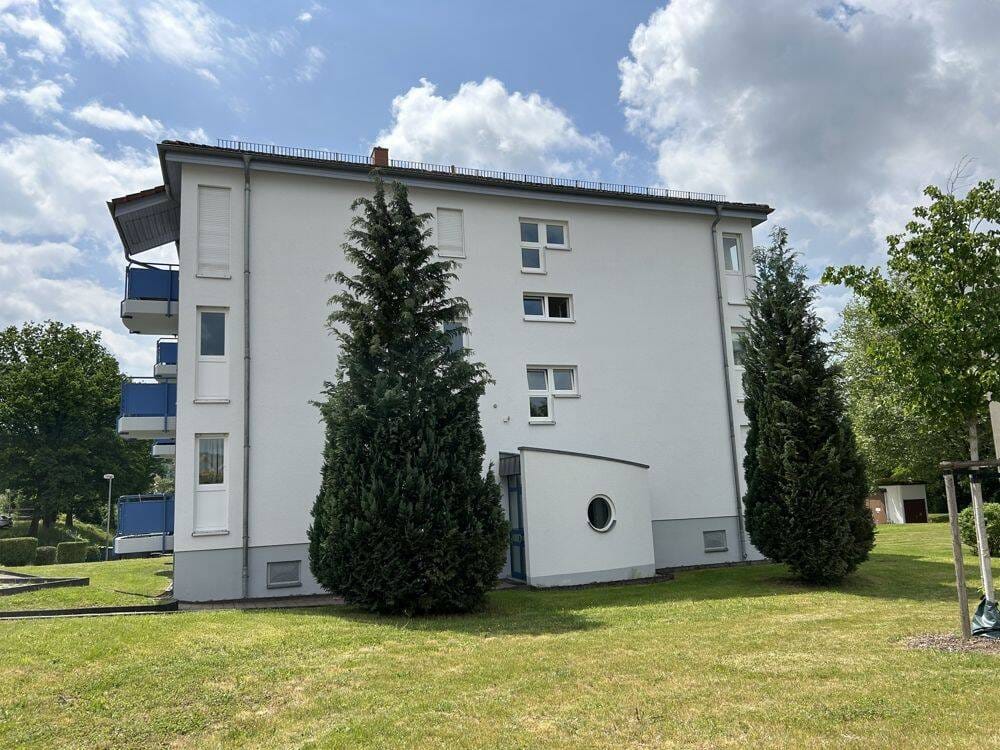 Immobilie in Schleusingen - Schön geschnittene Wohnung mit Balkon und Blick ins Grüne in Schleusingen, sofort einzugsbereit! - Bild 3