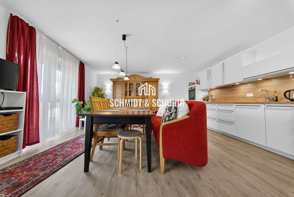 Immobilie in Walzbachtal - Helle kernsanierte 2-Zimmer-Wohnung mit Balkon & Stellplatz - Bild 0
