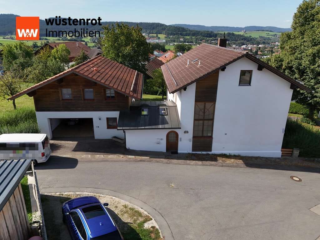 Immobilie in Bad Kötzting - Mehrfamilienobjekt mit vielseitigem Nutzungskonzept in attraktiver Aussichtslage - Bild 0