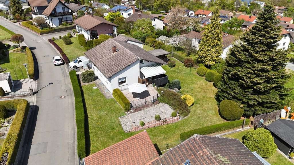 Immobilie in Untersteinach - Einfamilienhaus mit Panoramablick und großzügigem Garten - Bild 3