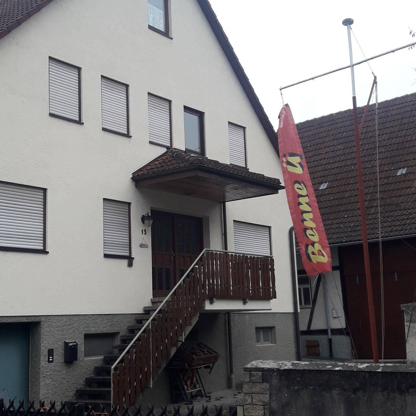 Immobilie in Haßmersheim - 2 Familienhaus mit Scheune, Garten und Pool nahe Neckarpromenade in Haßmersheim - Bild 0