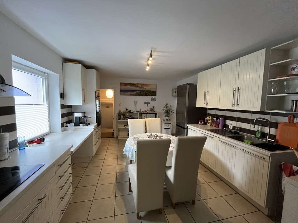 Immobilie in Mallersdorf-Pfaffenberg - Charmantes Zweifamilienhaus mit Laden - Bild 0