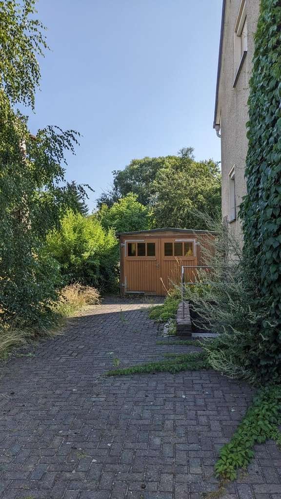 Immobilie in Falkenstein/Vogtland - Einfamilienhaus (Doppelhaushälfte) und Garagengebäude auf Grundstück - Bild 3