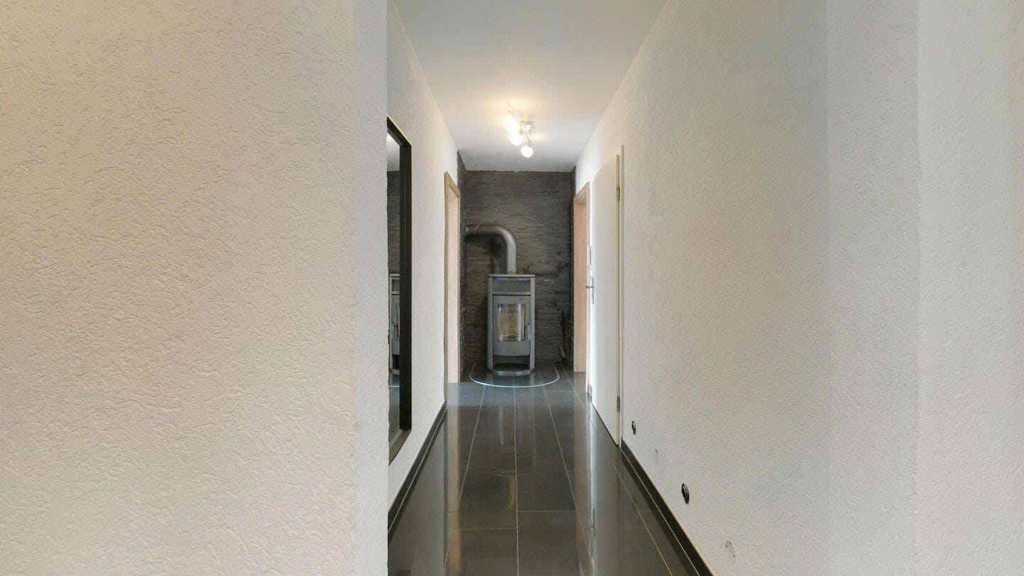 Immobilie in Kirchhain - Südsonne & Einziehen statt Renovieren - Helle 4-Zimmer-Wohnung mit Loggia und Garten - Bild 3