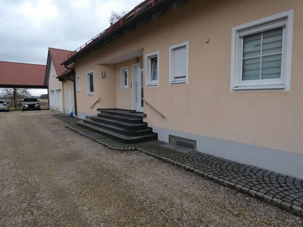 Immobilie in Königsmoos - 2 Familienhaus mit Erweiterungspotential auf parkähnlichem Grundstück - Bild 1