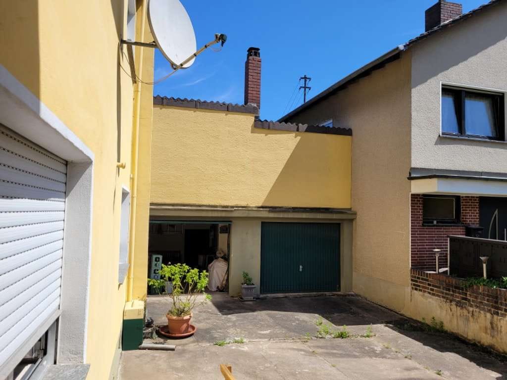 Immobilie in Bornheim - NEUER PREIS:   7-ZIMMERHAUS MIT 3 BÄDERN, 2 GARAGEN UND GROSSEM GARTEN. - Bild 2