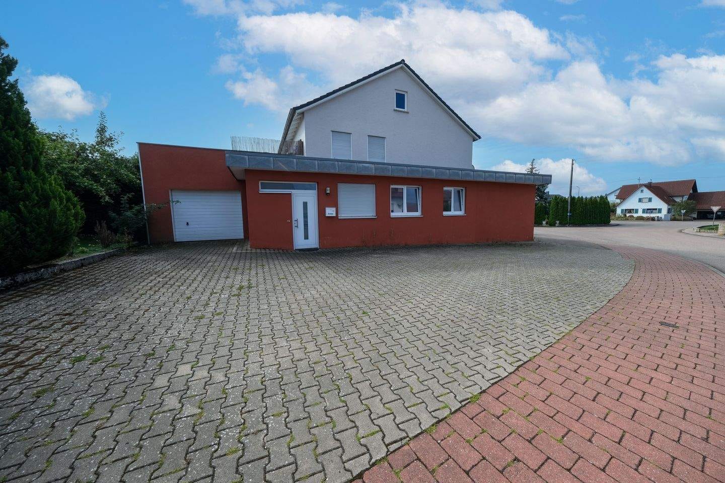 Immobilie in Unterschneidheim - Vierfamilienhaus mit PV-Anlage und Ausbaupotenzial in Unterschneidheim - Bild 2