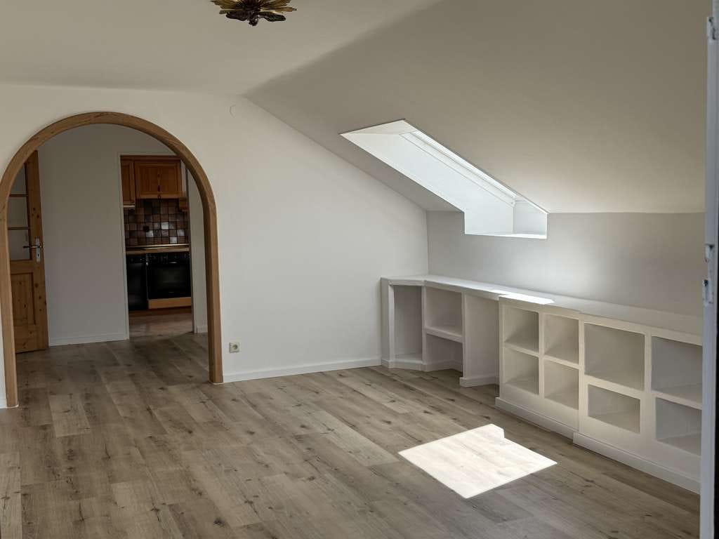 Immobilie in Oberammergau - Willkommen Dahoam!! Attraktive 2,5 Zimmer Dachgeschosswohnung mit ansprechendem Grundriss in O´gau - Bild 2