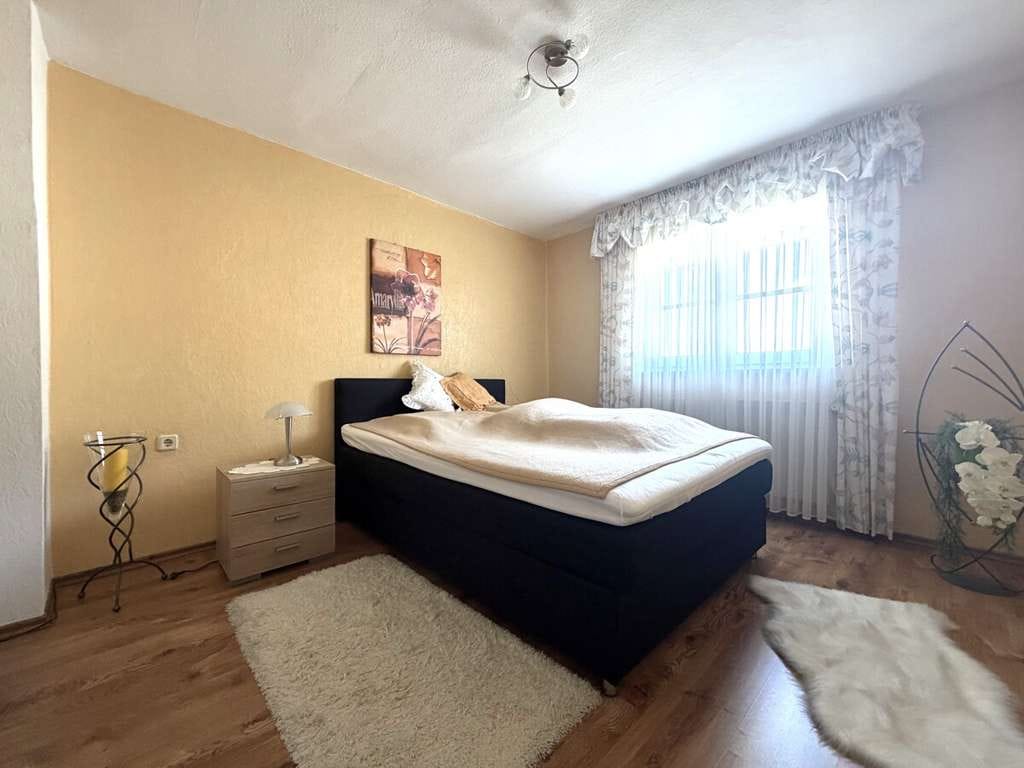 Immobilie in Eckental - Charmantes Reihenmittelhaus mit großem Garten - Bild 3
