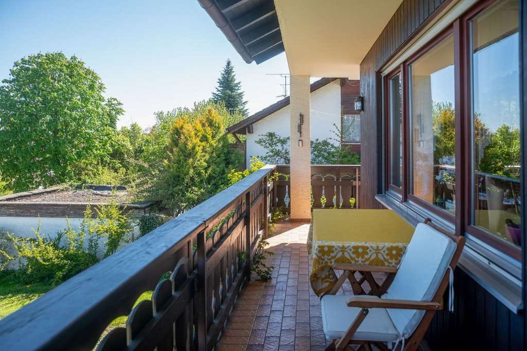 Immobilie in Dietmannsried - Großzügiges Einfamilienhaus mit Einliegerwohnung, Bergblick und vielseitigen Nutzungsmöglichkeiten! - Bild 2