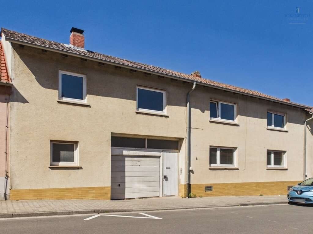 Immobilie in Göllheim - **Sanierungsbedürftiges 1-2 FH (ca. 161m²) mit Innenhof, gr. Garage, uvm. - zentrale Lage!** - Bild 0