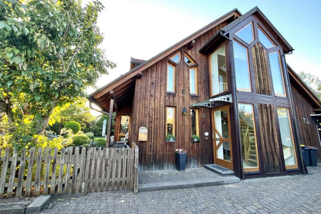 Immobilie in Mendig - Attraktives Ein-/Zweifamilienhaus in begehrter Wohnlage von Obermendig!  - Bild 1