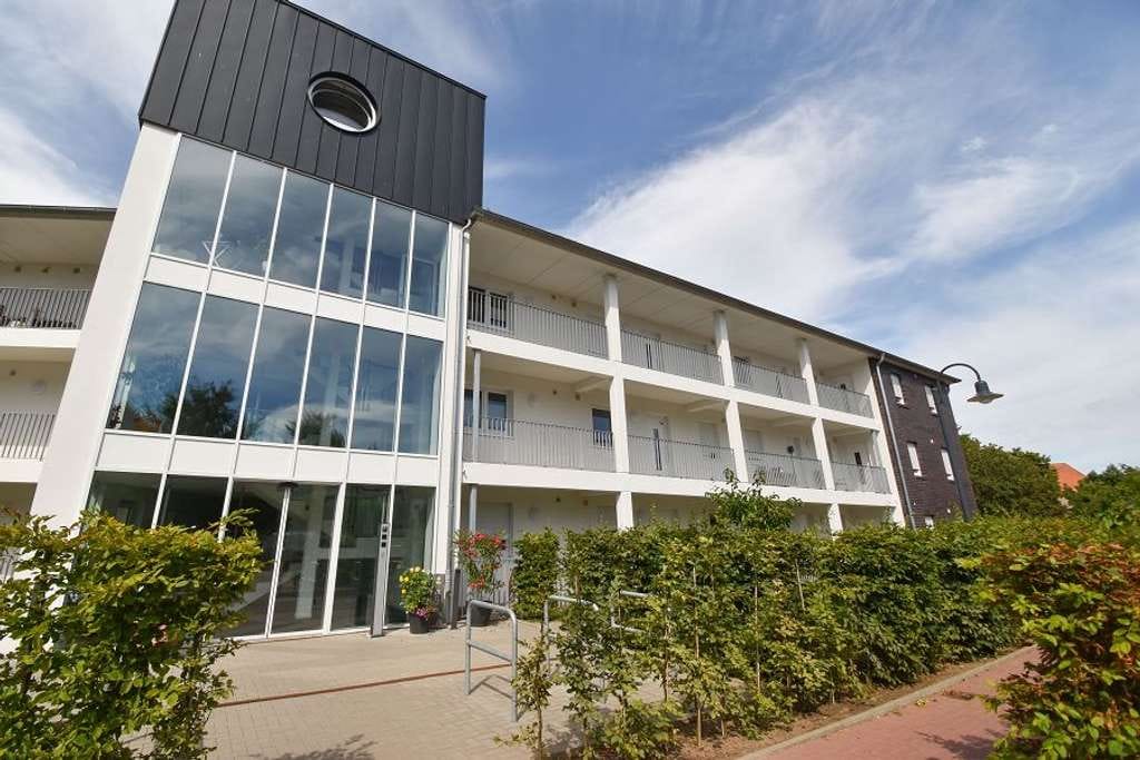 Immobilie in Lammershagen - Modern gebaut, ebenerdig und idyllisch gelegen: 4-Zimmer-Wohnung mit kleinem Sonnengarten! - Bild 0