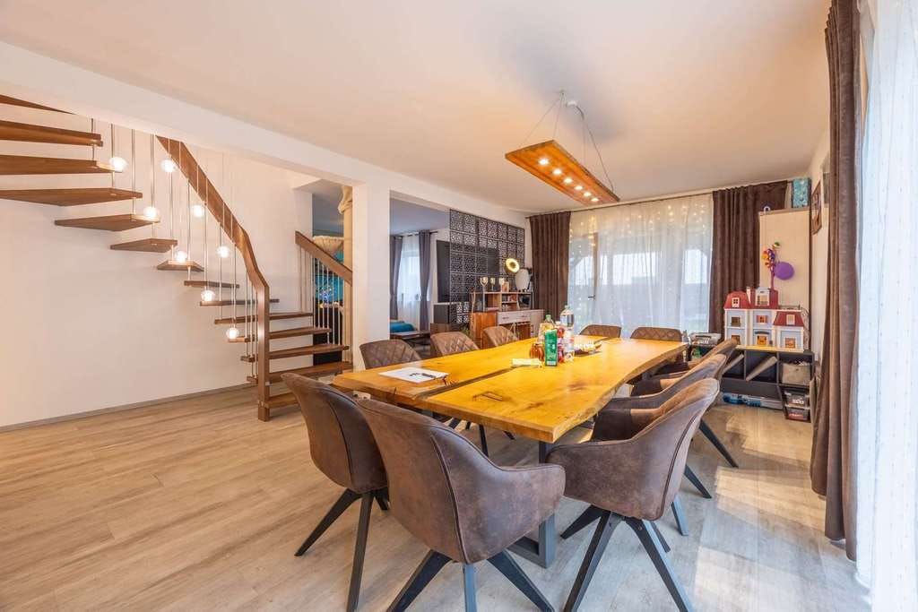 Immobilie in Tittmoning - Modernes Einfamilienhaus von 2019 mit Garten und Doppelgarage - Bild 2