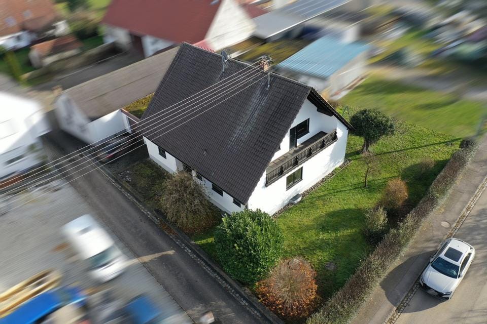 Immobilie in Lutzingen - Volltreffer! Bungalowartiges Ein- oder Zweifamilienhaus mit Ausbaureserve in Lutzingen! - Bild 0
