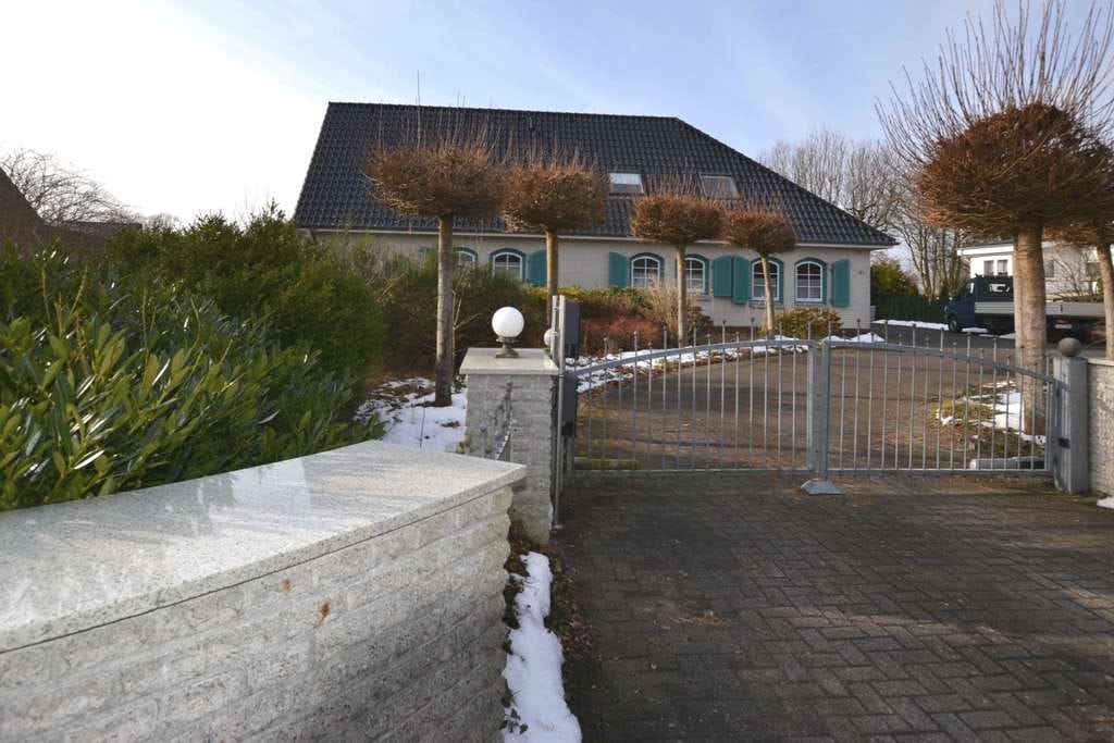 Immobilie in Wesseln - Idyllisches, teilvermietetes Domizil mit Sauna und Wintergarten - Bild 0
