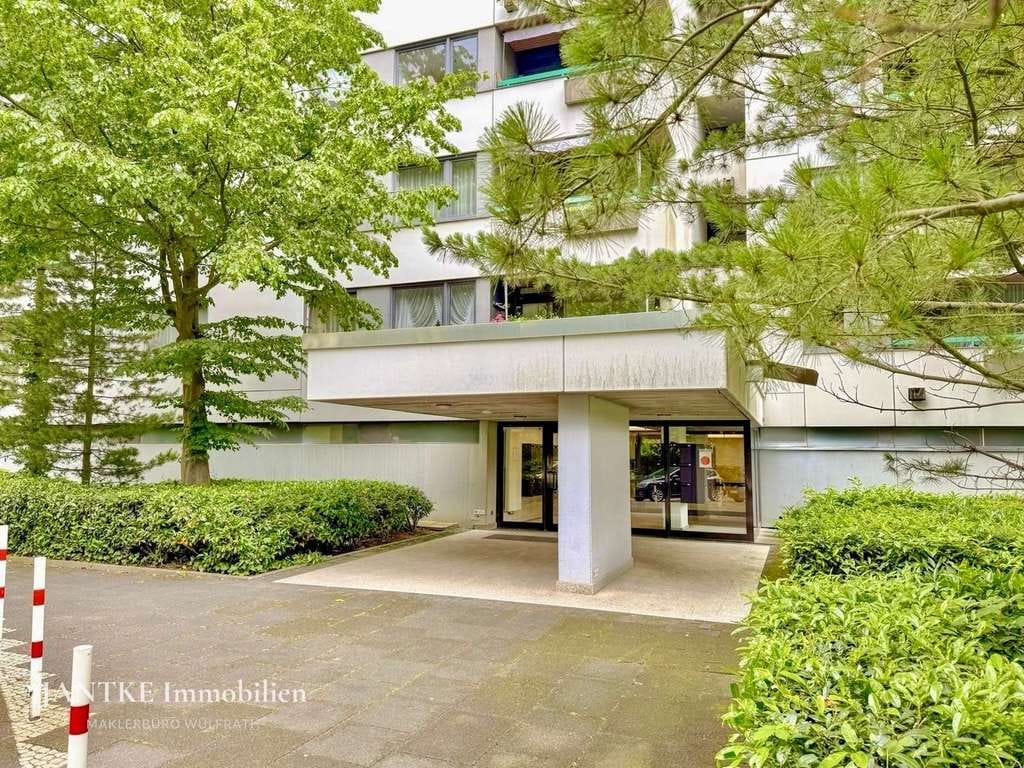 Immobilie in Erkrath - Attraktive 3-Zimmer-Wohnung mit Loggia, schönem Ausblick und eigenem TG-Stellplatz am Stadtweiher - Bild 1
