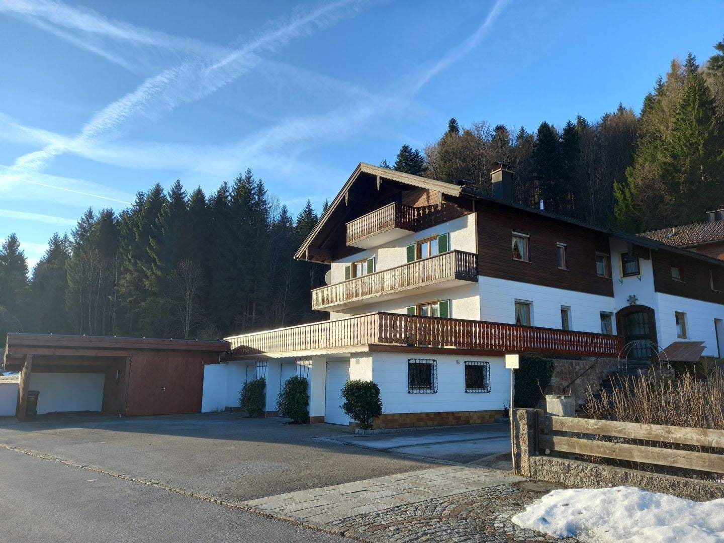 Immobilie in Siegsdorf - Großzügiges Mehrfamilienhaus  - Bild 0