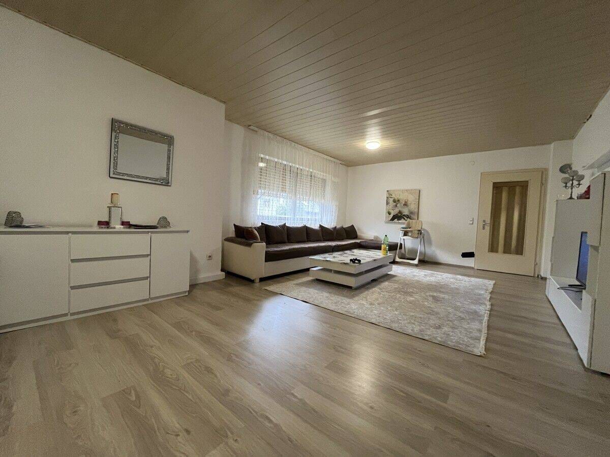 Immobilie in Schwarzenbruck - Massiv gebautes Mehrfamilienhaus mit 3  Einheiten - Bild 1