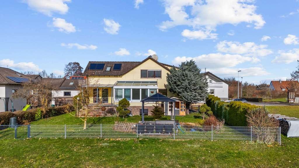 Immobilie in Starzach - Großzügiges Wohnen mit zwei Einheiten - Gartenparadies, Wellness & Weitblick in Starzach-Felldorf - Bild 2