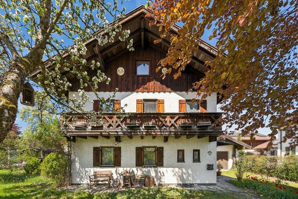 Immobilie in Feldkirchen-Westerham - Familientraum im Münchner Umland: groß, ruhig und schön eingewachsen in Feldkirchen-Westerham - Bild 2