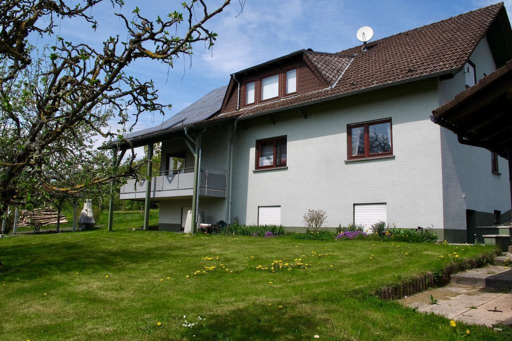 Immobilie in Laubach - MFH mit unverbaubarem Blick im Grünen, Pelletheizung & PV-Anlage, provisionsfrei - Bild 4