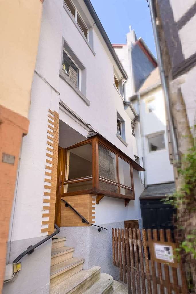 Immobilie in Bernkastel-Kues - Bernkastel: charmantes, sanierungsbedürftiges Haus im idyllischen Stadtzentrum - Bild 1
