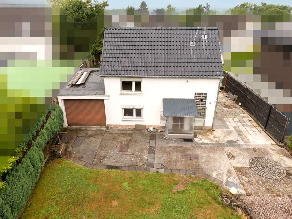 Immobilie in Neunkirchen-Seelscheid - Seelscheid: Freistehendes Einfamilienhaus mit schönem Grundstück sucht Handwerker! - Bild 1
