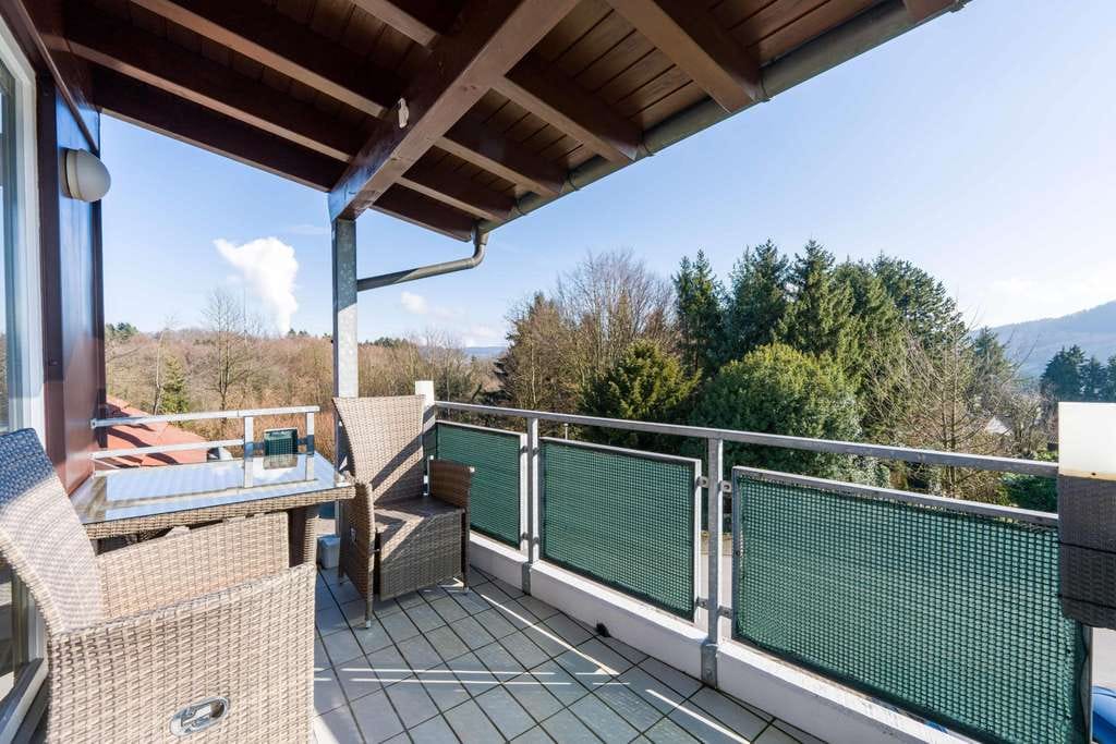 Immobilie in Laufenburg (Baden) - Wohnkomfort über den Dächern: Gepflegtes Maisonette-Juwel im Topzustand auf dem Rappenstein - Bild 2