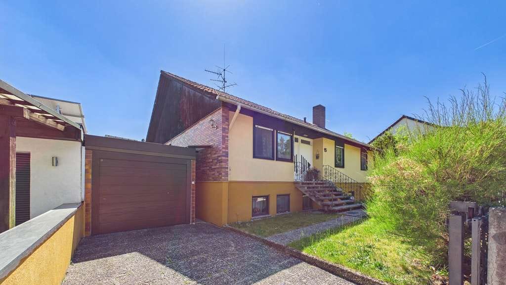 Immobilie in Weisendorf - Einfamilienhaus mit Einliegerwohnung in ruhiger Lage - Bild 0
