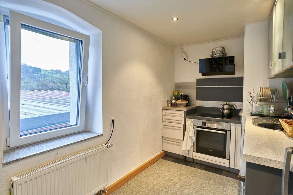 Immobilie in Schweisweiler - Freistehendes Einfamilienhaus mit Terrasse und Garten, Depot und Waschküche im Außenbereich - Bild 4