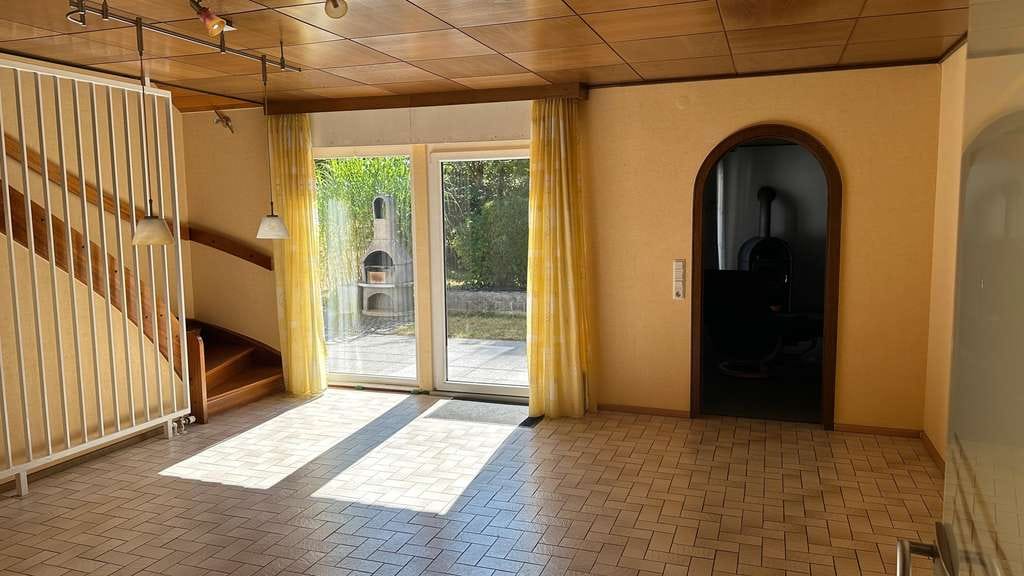 Immobilie in Bergneustadt - Charmantes Einfamilienhaus mit großzügigem Grundstück und Terrasse - Bild 3