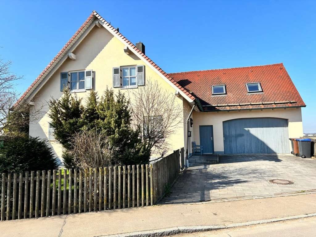 Immobilie in Ellgau - Ruhig wohnen, schnell in der Stadt: Ihr Ziegelhaus nahe Donauwörth & Augsburg - Bild 0
