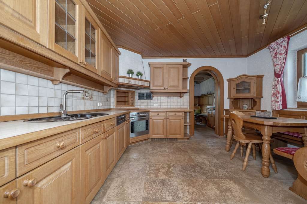 Immobilie in Neuhaus am Inn - Großzügiges Familienhaus mit Einliegerwohnung, Südgarten und Doppelgarage - Bild 2