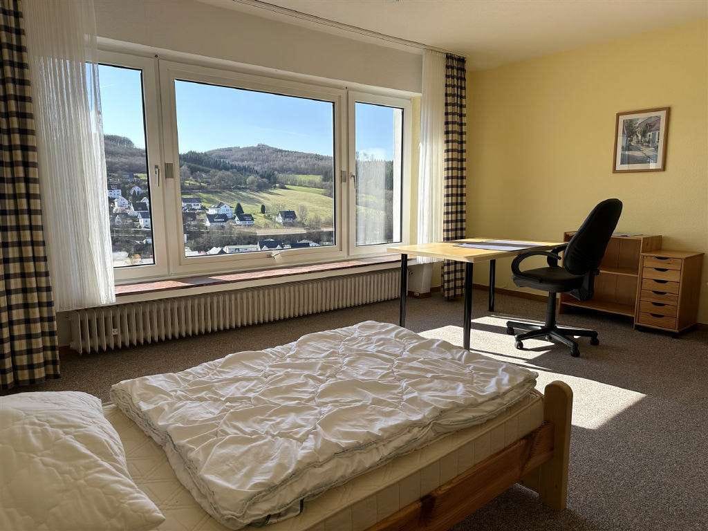 Immobilie in Sundern - / Wohnen mit Weitblick  Gepflegtes Zweifamilienhaus in Sundern - Bild 4