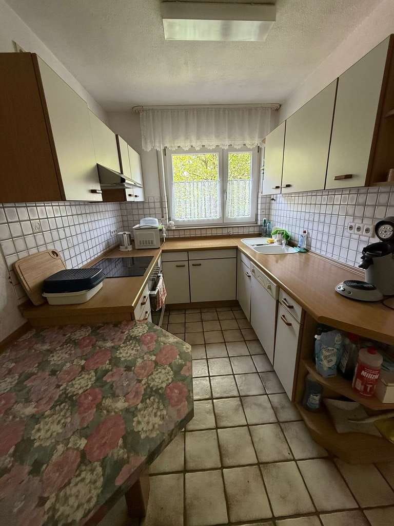 Immobilie in Eningen unter Achalm - Charmantes Reihenmittelhaus mit Potenzial und traumhafter Aussicht - Bild 2
