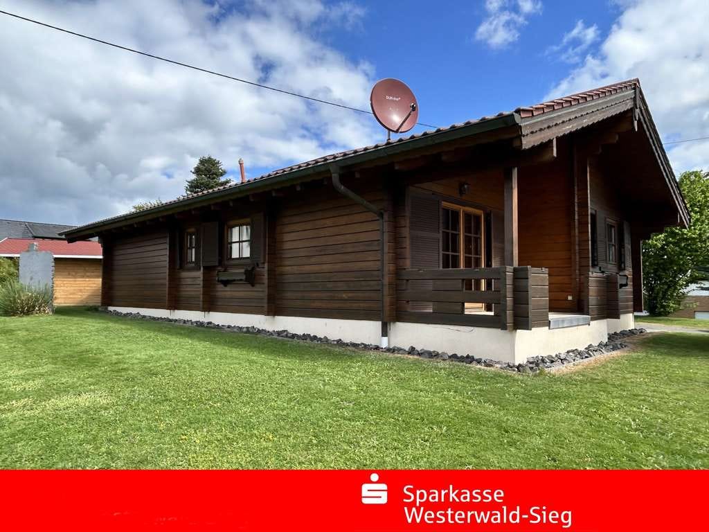 Immobilie in Pracht - Pracht, wunderschönes und gepflegtes Holzhaus (Bungalow) mit Carport und Gartenhaus - Bild 0