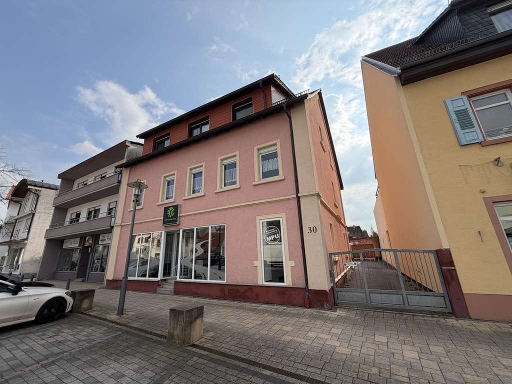 Immobilie in Meckesheim - Mehrgenerationenhaus mit 4 freien Wohnungen+großer Garten am Marktplatz von Meckesheim - Bild 1
