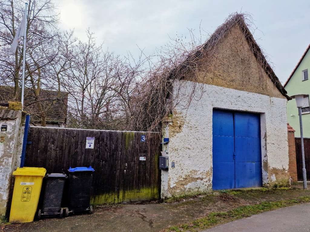 Immobilie in Landsberg - Sanierungsbedürftiges Bauernhaus, mit Garage im ehem. Stallgebäude, auf einem große - Bild 4