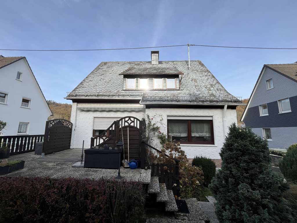 Immobilie in Wilnsdorf - Großzügiges helles Zweifamilienhaus - Bild 0