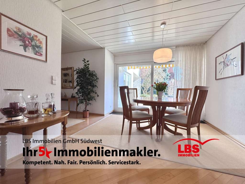 Immobilie in Muggensturm - Ein echtes Juwel in beliebter Wohnlage!
-Exklusives Zweifamilienhaus  mit grüner Wohlfühloase-

 - Bild 3