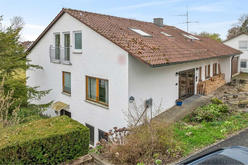 Immobilie in Blaustein - Wohnen & Rendite: attraktives Mehrgenerationenhaus mit ELW & 2 Airbnb-DG-Wohnungen in Weidach - Bild 0