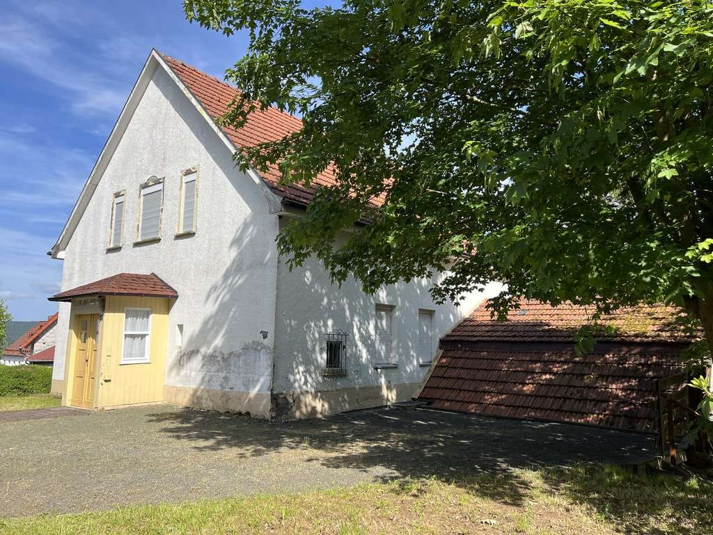 Immobilie in Tambach-Dietharz - Ortsrandlage mit 4.200 qm Grundstück - Einmalige Gelegenheit in Tambach-Dietharz - Bild 0