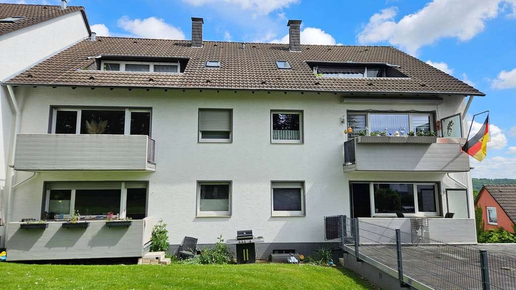 Immobilie in Odenthal - Ansprechende 2-Zimmer-Eigentumswohnung mit PKW-Stellplatz und Keller, im Herzen von Odenthal-Glöbusc - Bild 1