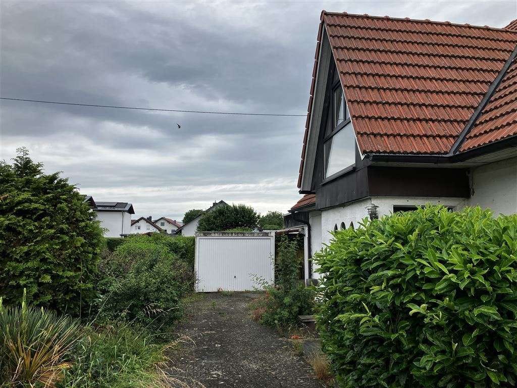 Immobilie in Eitensheim - Familienfreundlich wohnen: EFH mit großer Dachterrasse, Kachelofen und Top-Anbindung in Eitensheim  - Bild 1