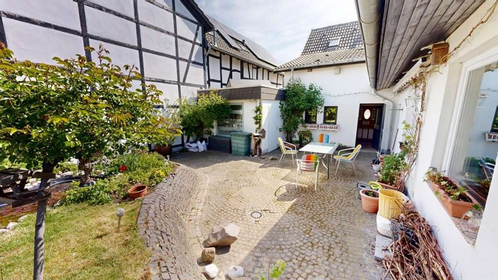 Immobilie in Euskirchen - Einfamilien- Fachwerkhaus mit kleinem Garten, Stellplatz und Garage - ruhige Lage von Kuchenheim - Bild 3