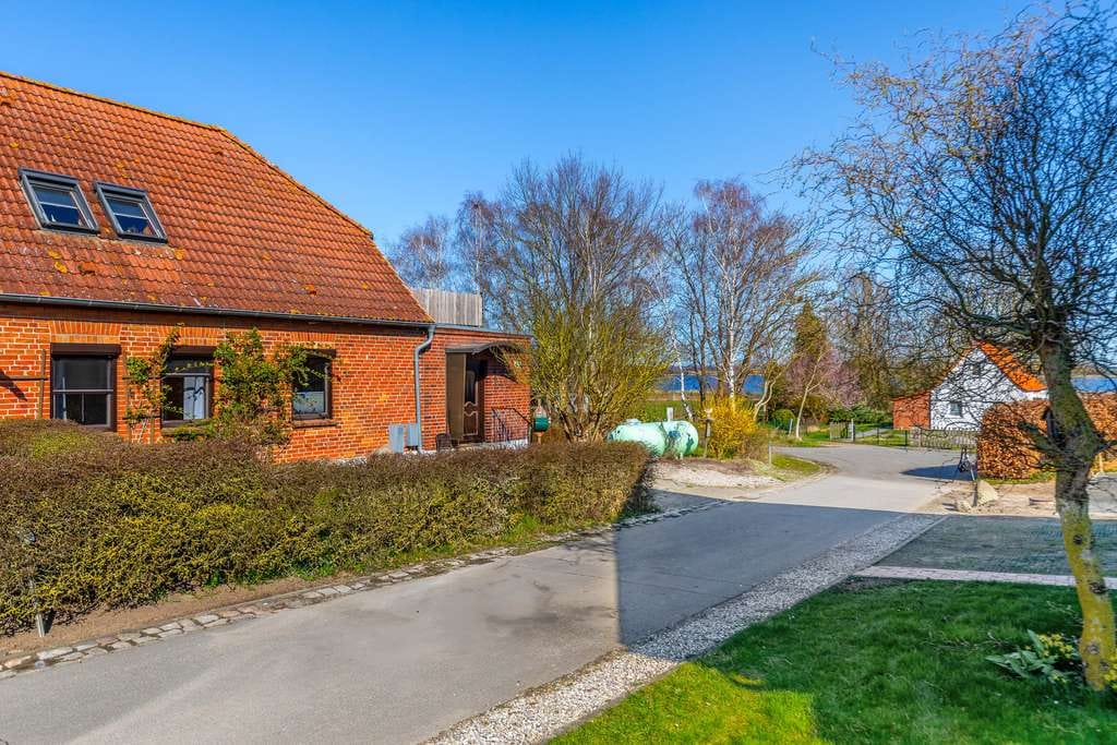 Immobilie in Insel Poel - Charmantes Reihenendhaus auf Insel Poel – Ostseenähe, Naturidylle & 2 Wohnungen, mit Balkon & Garten - Bild 0