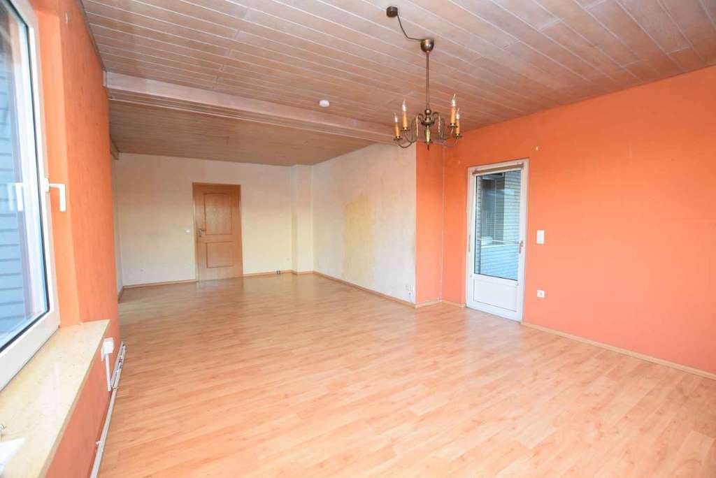 Immobilie in Osloß - Großes Doppelhaus mit 2 Haushälften auf über 1.400m² Grundstück mit 2 Garagen. - Bild 3