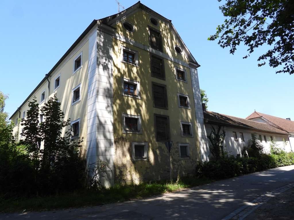 Immobilie in Neuhaus am Inn - Hofstelle mit denkmalgeschützten Gebäuden - ehemalige Abtei Vornbach - Bild 1