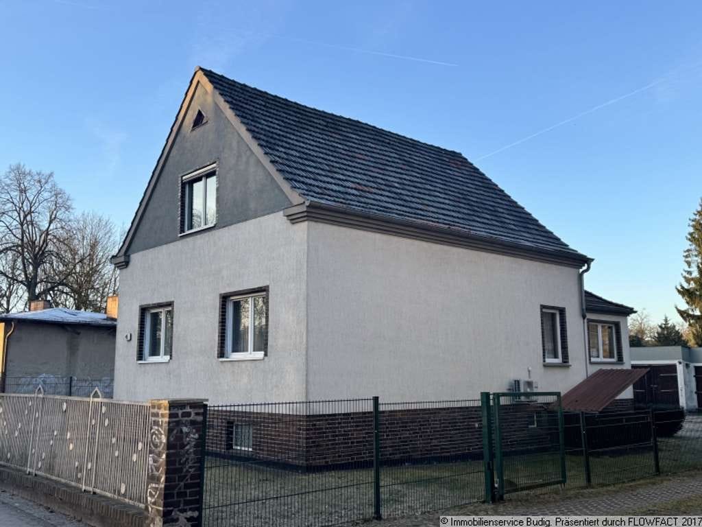 Immobilie in Neuenhagen bei Berlin - Grundsolides Einfamilienhaus mit großem Entwicklungspotential im Zentrum von Neuenhagen - Bild 1